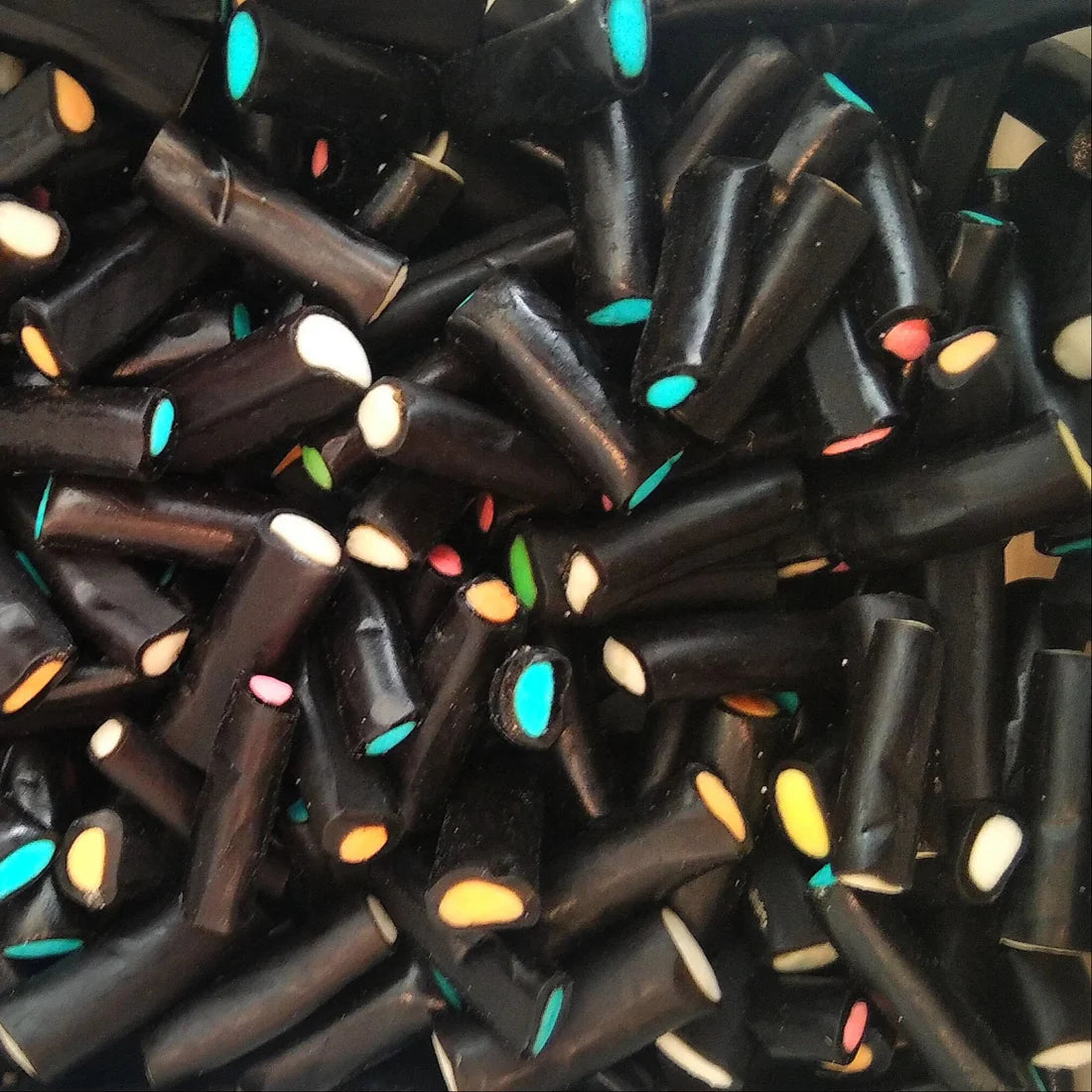 Mini câbles réglisses fourrée 100g